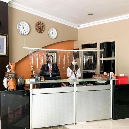 Central City Hotel Perabumulih Экстерьер фото
