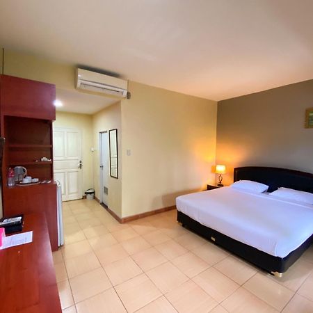 Central City Hotel Perabumulih Экстерьер фото