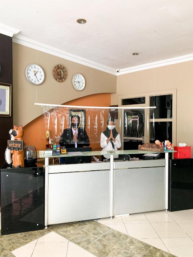 Central City Hotel Perabumulih Экстерьер фото