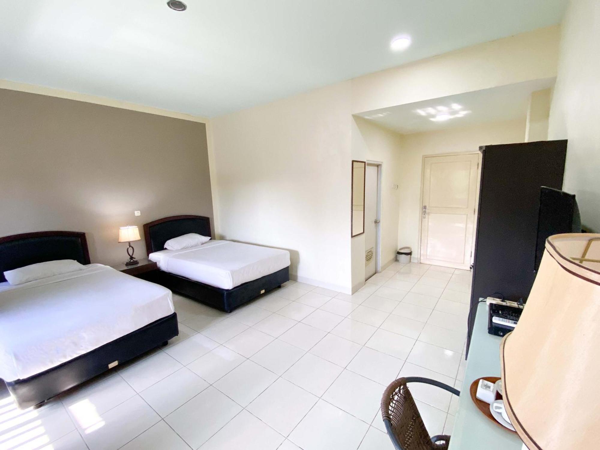Central City Hotel Perabumulih Экстерьер фото