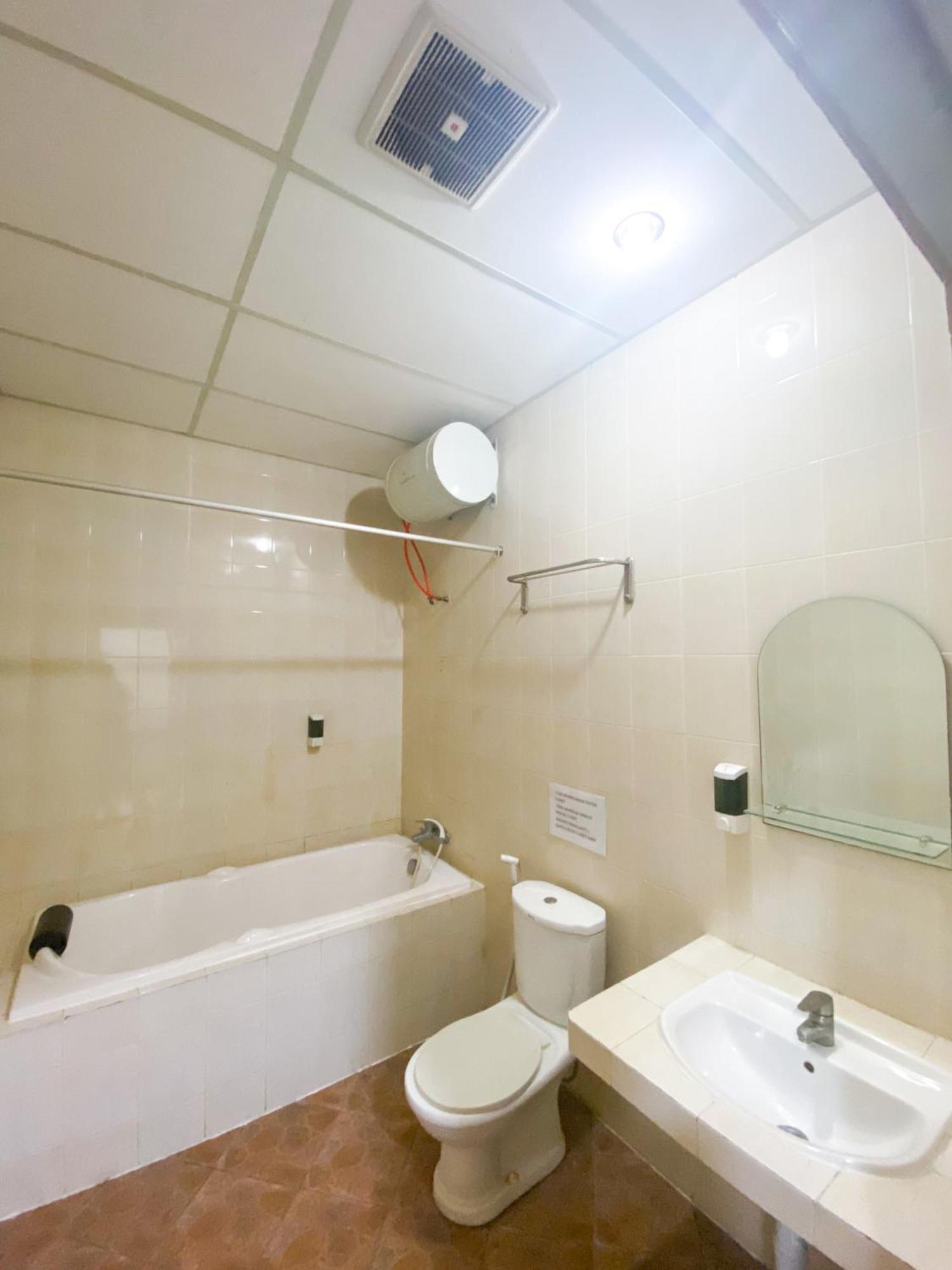 Central City Hotel Perabumulih Экстерьер фото
