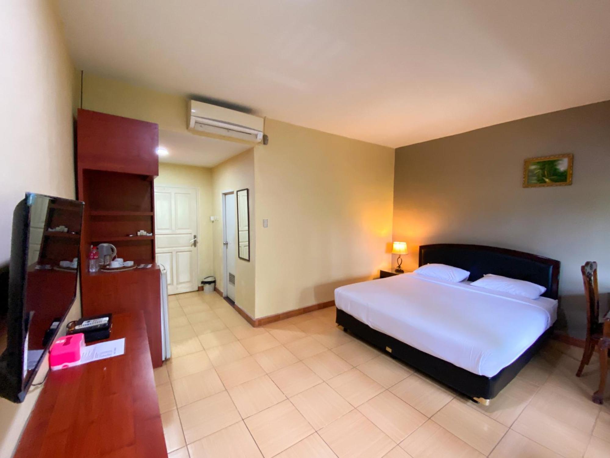 Central City Hotel Perabumulih Экстерьер фото