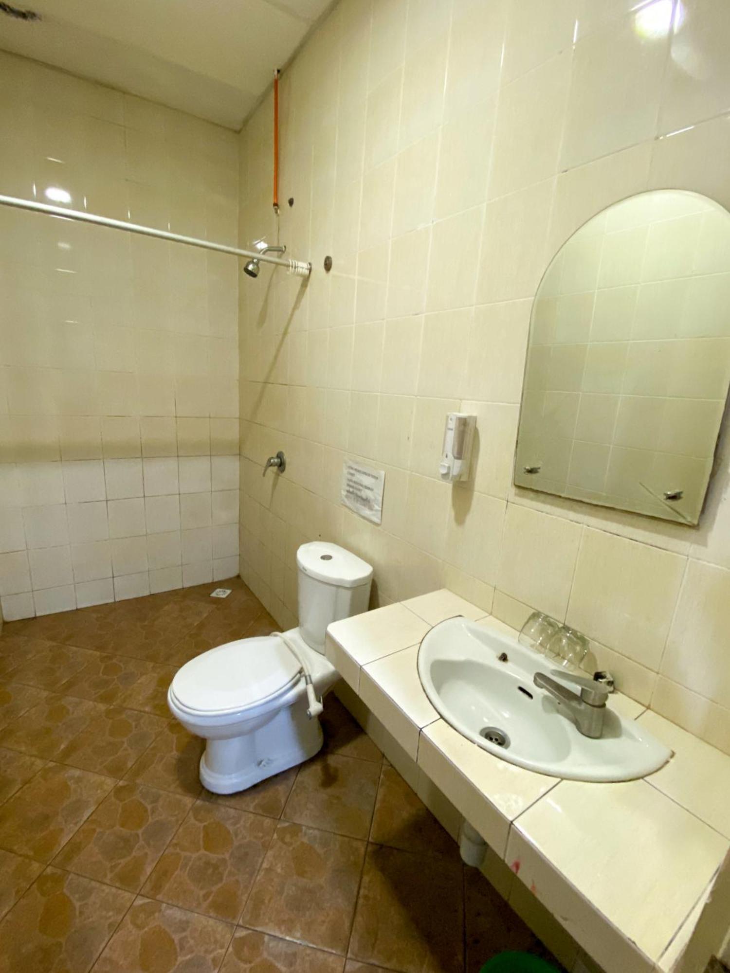 Central City Hotel Perabumulih Экстерьер фото