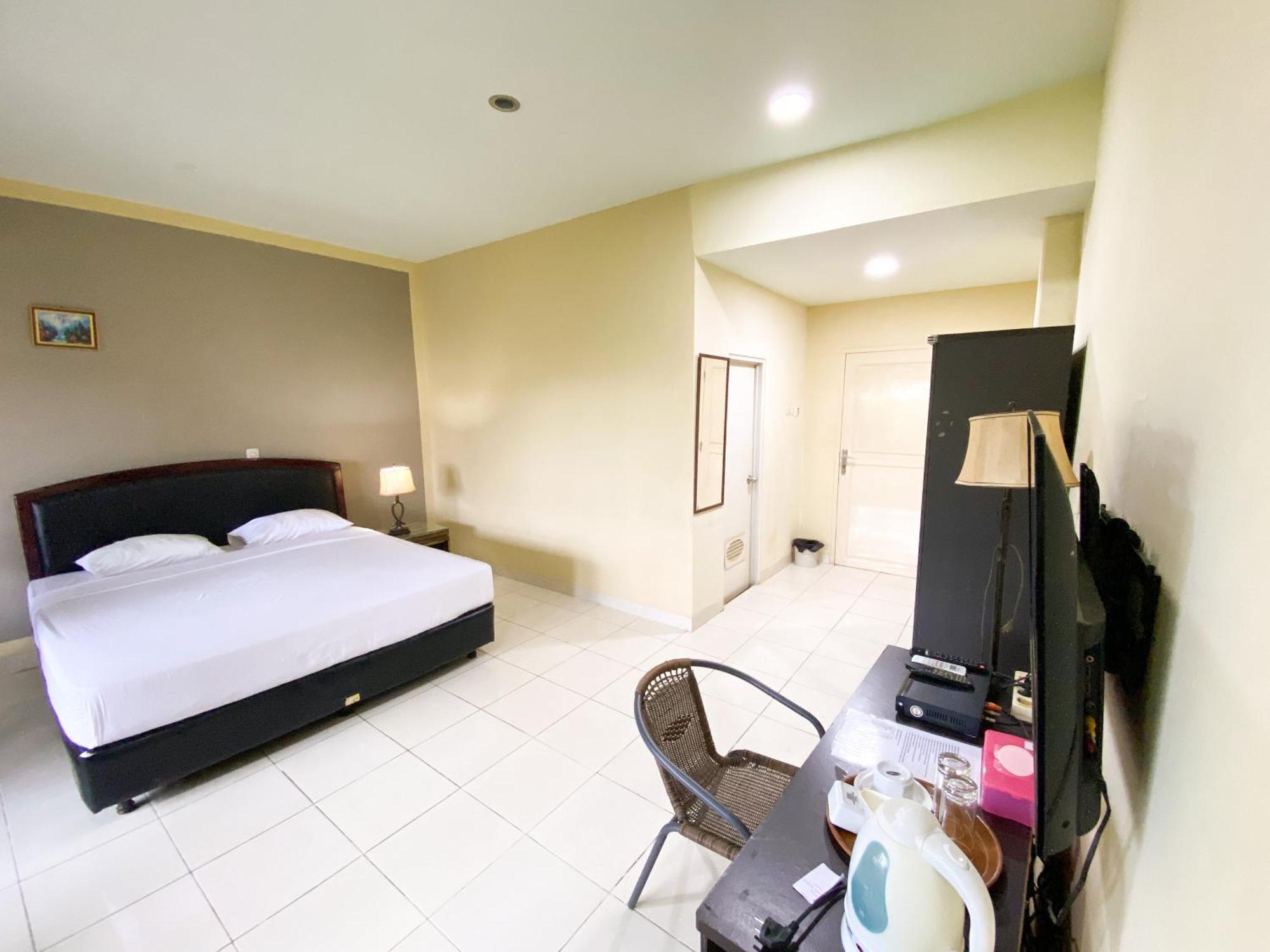 Central City Hotel Perabumulih Экстерьер фото