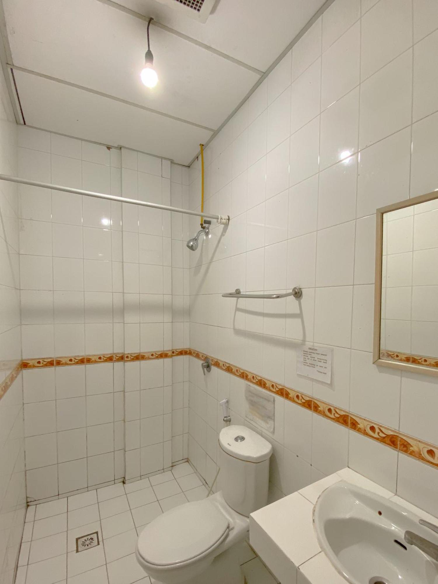 Central City Hotel Perabumulih Экстерьер фото