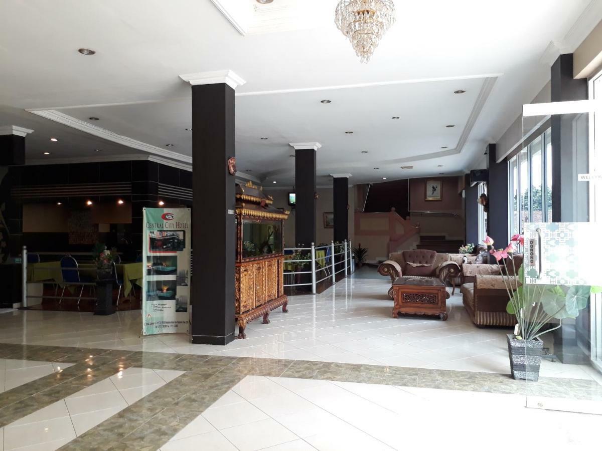 Central City Hotel Perabumulih Экстерьер фото